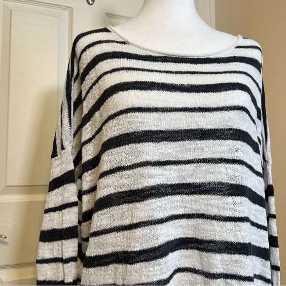 Gauzy, Beachy Striped Lou & Grey Long Sleeve Sweater Grey and White Size Small - Picture 2 of 7